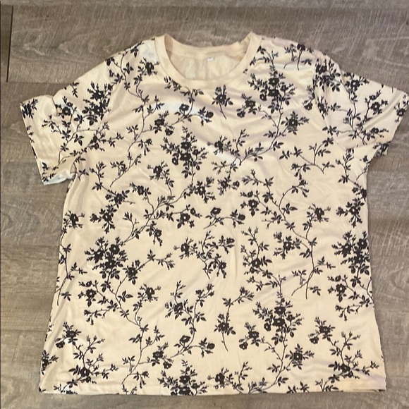 Floral Patterned Short Sleeve Women's Tee - Picture 2 of 5